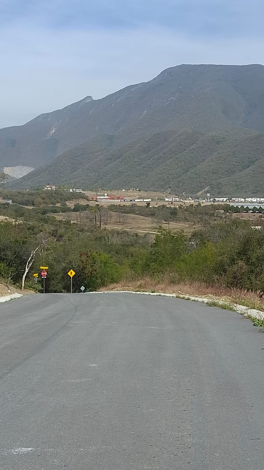 Vista al cerro de la silla y carretera