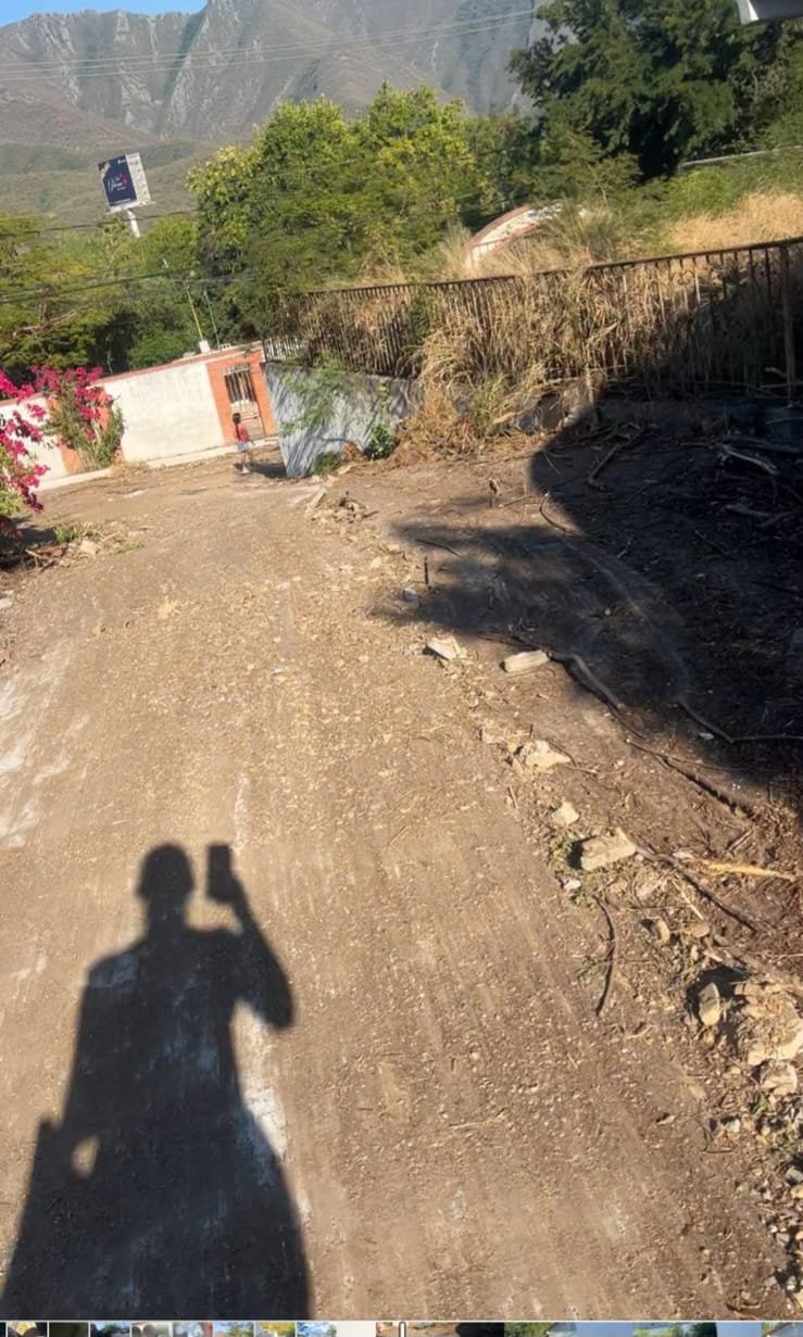 Terreno en el pueblo con servicios